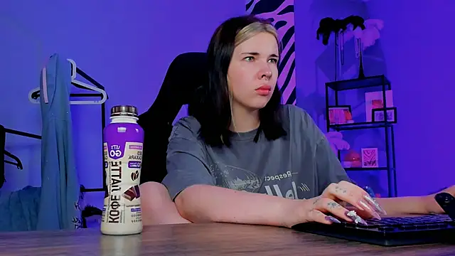 AliceSunday online show from October 23, 1:55 am