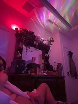 NinasNylonz online show from November 14, 12:05 pm