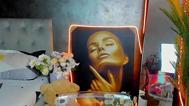 glossy blondegirl online show from September 26, 6:05 pm