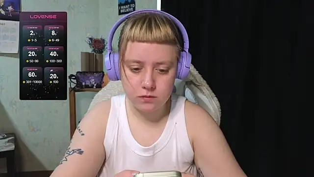 Snapshot of June_shy0 chatting on October 22, 6:51 am June shy0 online show from October 22, 6:51 am