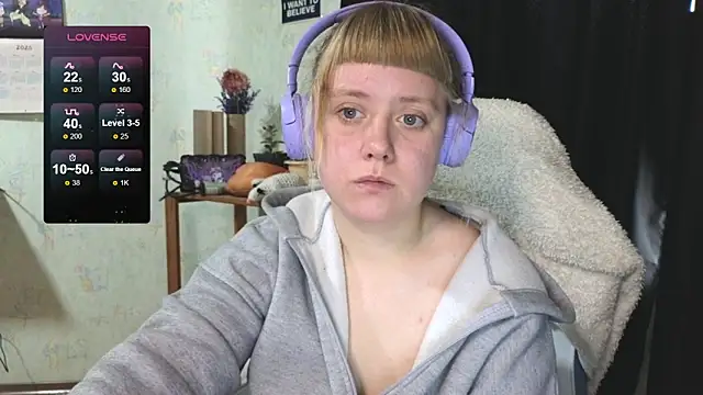 Snapshot of June_shy0 chatting on October 4, 8:09 am June shy0 online show from October 4, 8:09 am