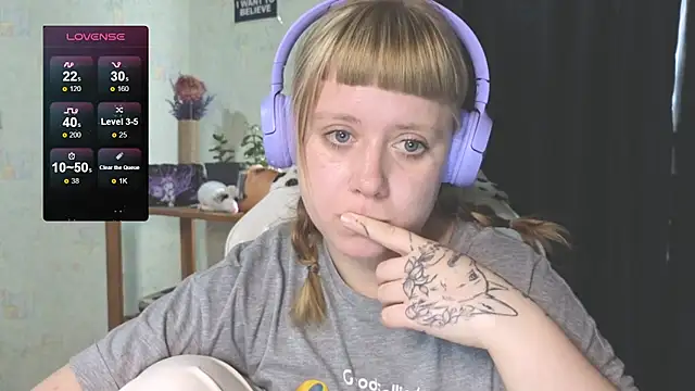Snapshot of June_shy0 chatting on September 18, 6:56 am June shy0 online show from September 18, 6:56 am