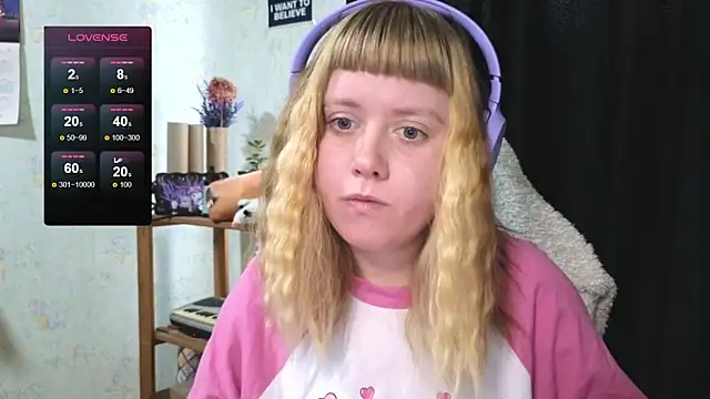 Snapshot of June_shy0 chatting on October 2, 7:35 am June shy0 online show from October 2, 7:35 am