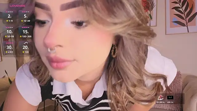 DahianaWalcott online show from November 27, 8:45 pm