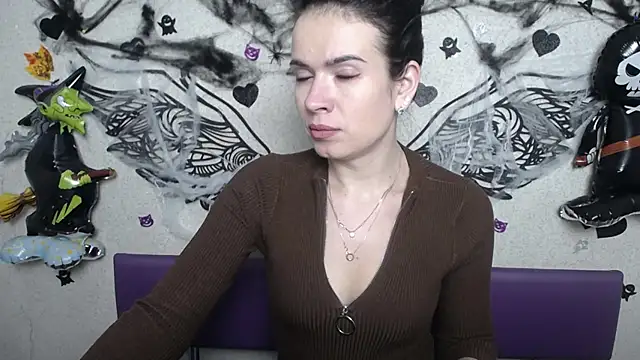 JasmineKouch online show from November 12, 6:28 pm