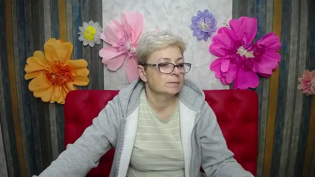 EmiliaGree online show from December 5, 6:20 pm