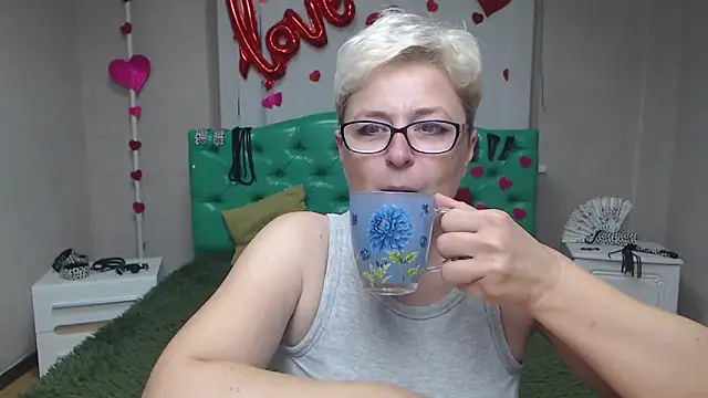 EmiliaGree online show from October 12, 5:21 am