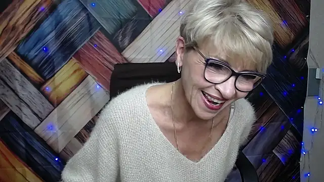 Snapshot of EllaBonito chatting on October 17, 5:43 am EllaBonito online show from October 17, 5:43 am