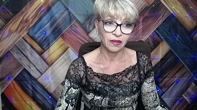 Snapshot of EllaBonito chatting on September 28, 11:04 am EllaBonito online show from September 28, 11:04 am