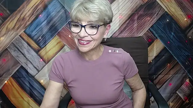 Snapshot of EllaBonito chatting on October 6, 12:00 pm EllaBonito online show from October 6, 12:00 pm