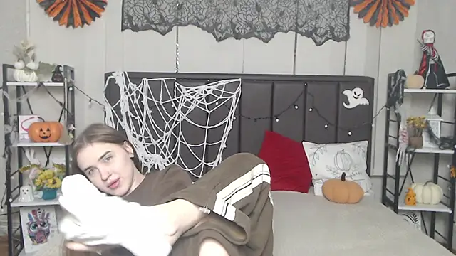 LauraHlot online show from November 10, 6:58 pm