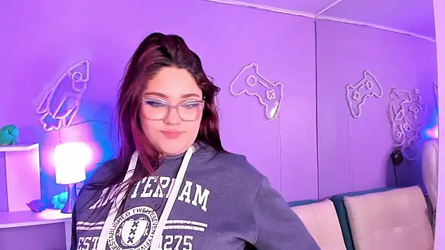 Camiila Osorio online show from November 18, 7:37 pm