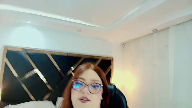 Camiila Osorio online show from May 21, 7:34 pm