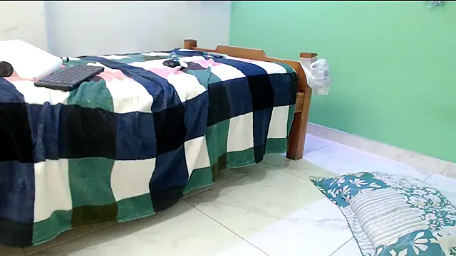 evaleribigtits18 online show from February 24, 2:44 am