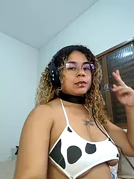 VitoriaFernandes online show from October 7, 10:47 pm