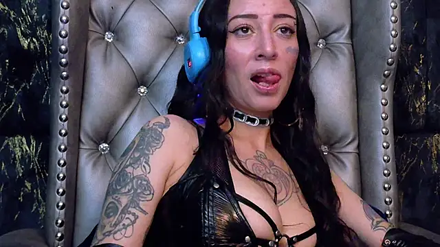 LusstCruella online show from April 17, 9:50 pm