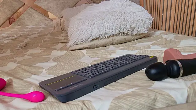  miss khloe online show from February 4, 8:12 pm