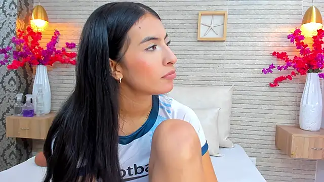 Snapshot of IssabellaLopez chatting on September 12, 12:23 pm IssabellaLopez online show from September 12, 12:23 pm