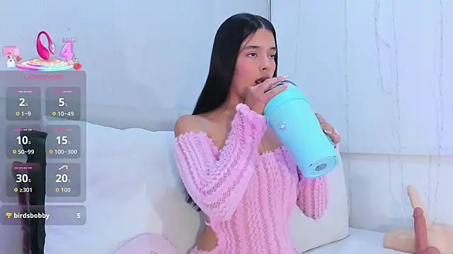 Isaa Queen online show from November 1, 8:13 pm