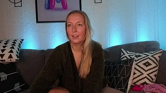 lucyallen4201 online show from November 1, 11:25 am