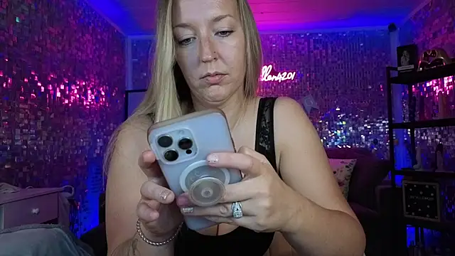 lucyallen4201 online show from May 28, 10:13 am