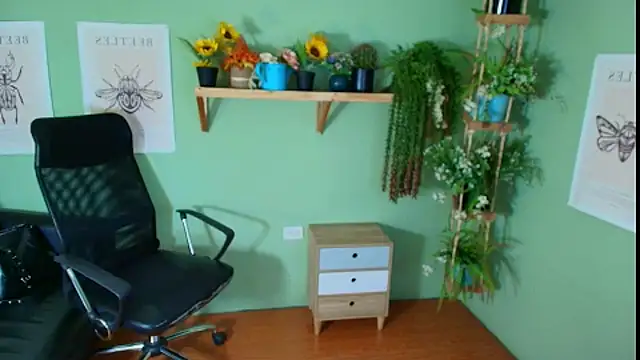 Snapshot of Liittleluaa_ chatting on September 8, 3:33 pm Liittleluaa online show from September 8, 3:33 pm