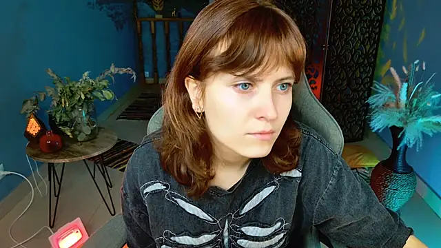 Snapshot of LolaAsmus chatting on October 15, 5:32 am LolaAsmus online show from October 15, 5:32 am