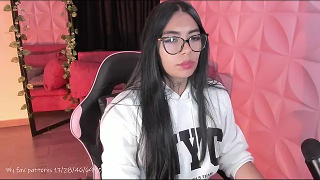 NattGomez online show from April 17, 3:19 am