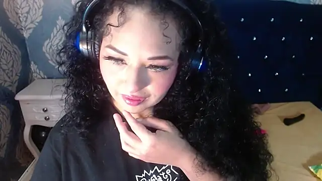 Sofiacowperx online show from April 28, 1:26 pm