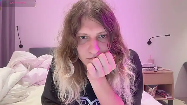 Alice Pinkhead online show from November 24, 9:33 am