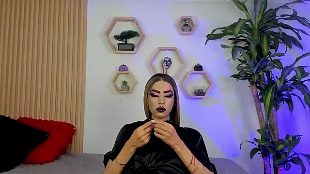 Snapshot of BrianaSchafer chatting on October 13, 5:37 pm BrianaSchafer online show from October 13, 5:37 pm