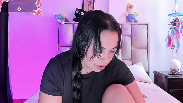 brianaGuzman online show from October 16, 6:21 pm