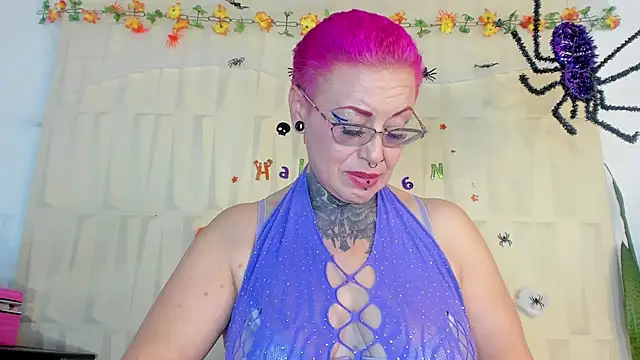 Snapshot of SandyyRose chatting on October 18, 4:59 am SandyyRose online show from October 18, 4:59 am