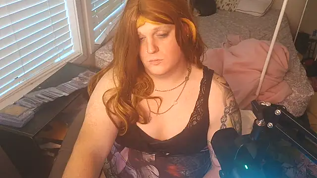 EmberLee online show from December 5, 1:01 pm