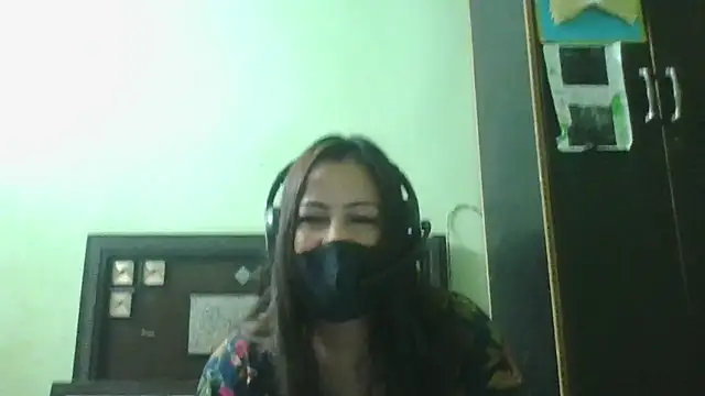 couplesuni online show from April 11, 5:27 pm