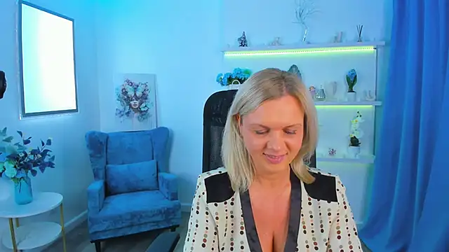 AgathaKlouin online show from October 11, 7:16 pm