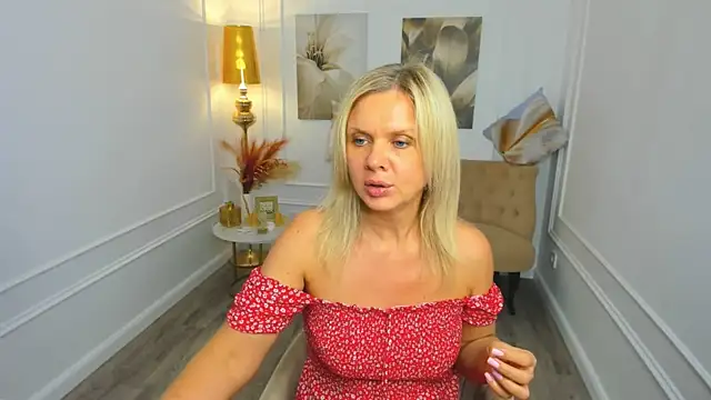 AgathaKlouin online show from April 19, 11:21 am