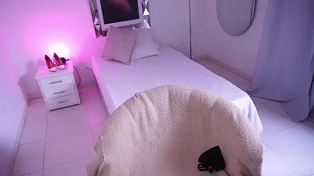 Alondrasparrow2 online show from March 2, 7:53 pm