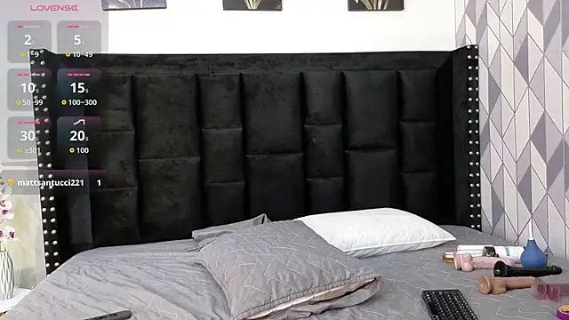 petitelittleebony online show from October 5, 12:10 pm