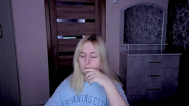 Kristy-Max online show from April 25, 8:39 pm