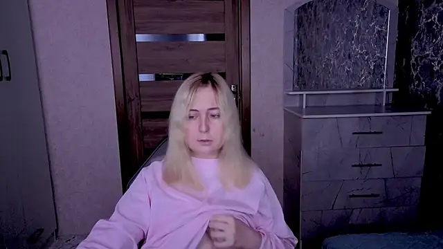 Kristy-Max online show from April 24, 8:11 pm