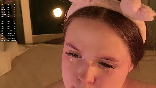 SunnyRisha online show from December 3, 5:21 am