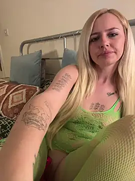 Snapshot of saskiapierce chatting on October 17, 11:52 pm saskiapierce online show from October 17, 11:52 pm