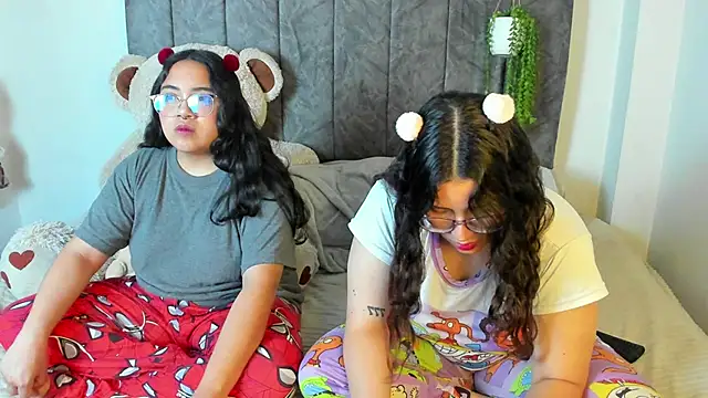 maddie-and-chelsea- online show from February 18, 8:52 pm