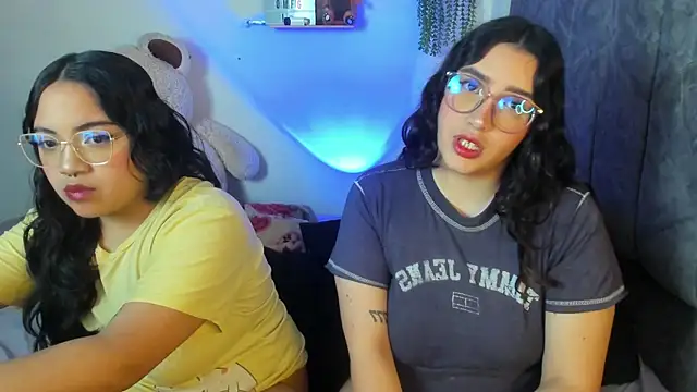 maddie-and-chelsea- online show from November 29, 11:36 am