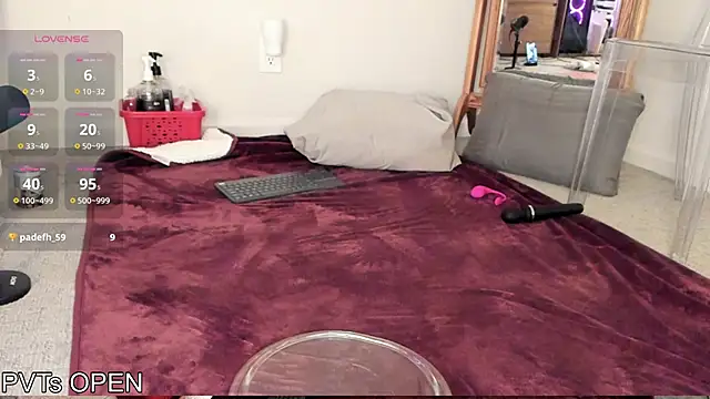 Peaches N Kreme online show from September 26, 3:37 am