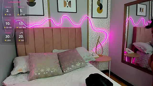 LARISSAEVANS online show from November 27, 3:09 am