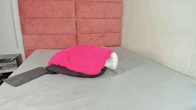 Hanna lens online show from November 17, 9:59 pm