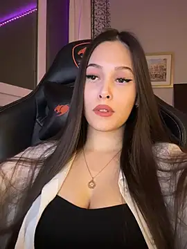 EricaWalls online show from February 4, 8:23 pm