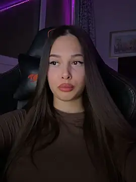 EricaWalls online show from November 10, 3:07 pm